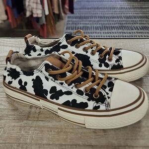 Very G Sneakers Cow Print Women’s Shoes Boutique Size 9